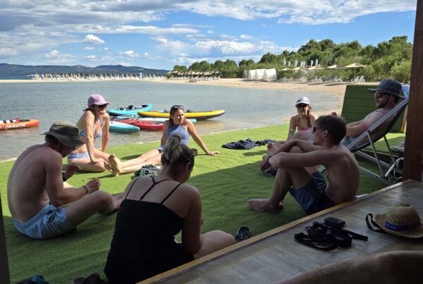 Sicheres und spaßiges Windsurf-Coaching Windrose Wassersportzentrum