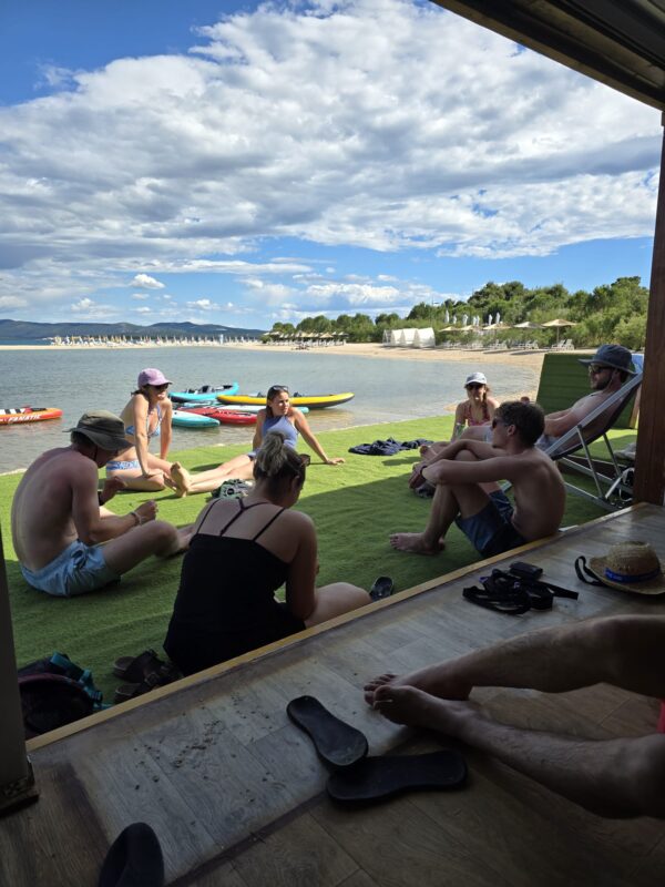Sicheres und spaßiges Windsurf-Coaching Windrose Wassersportzentrum