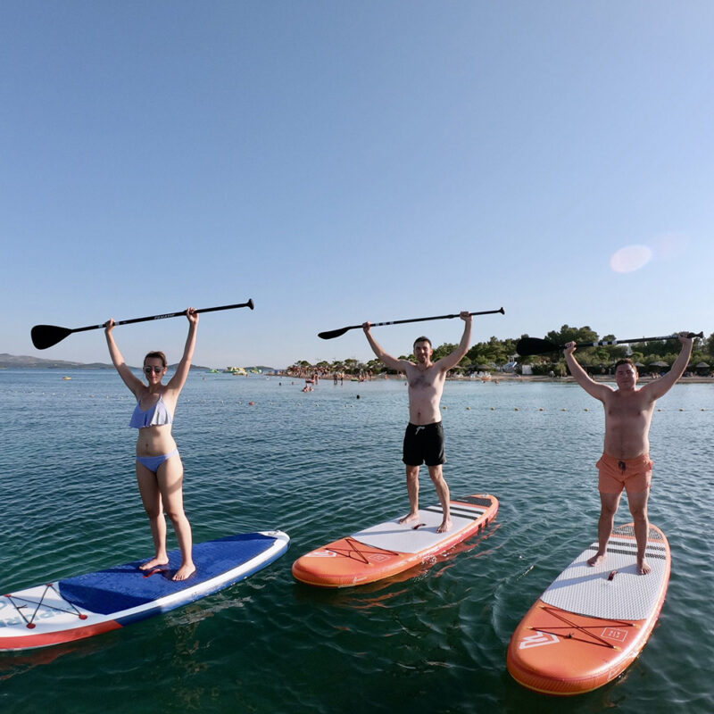Erwachsene lernen Windsurfen Windrose Wassersportzentrum Amadria Park Šibenik Kroatien