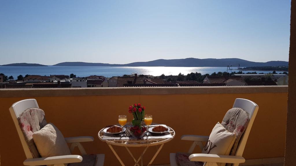Das Windrose Wassersportzentrum in Šibenik, Kroatien, liegt in der Nähe unserer Angir Apartments in Brodarica Šibenk.