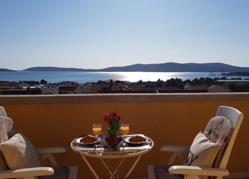 Sea views, islands and water sports activities at Windrose SUP, foil, kayak, windsurf