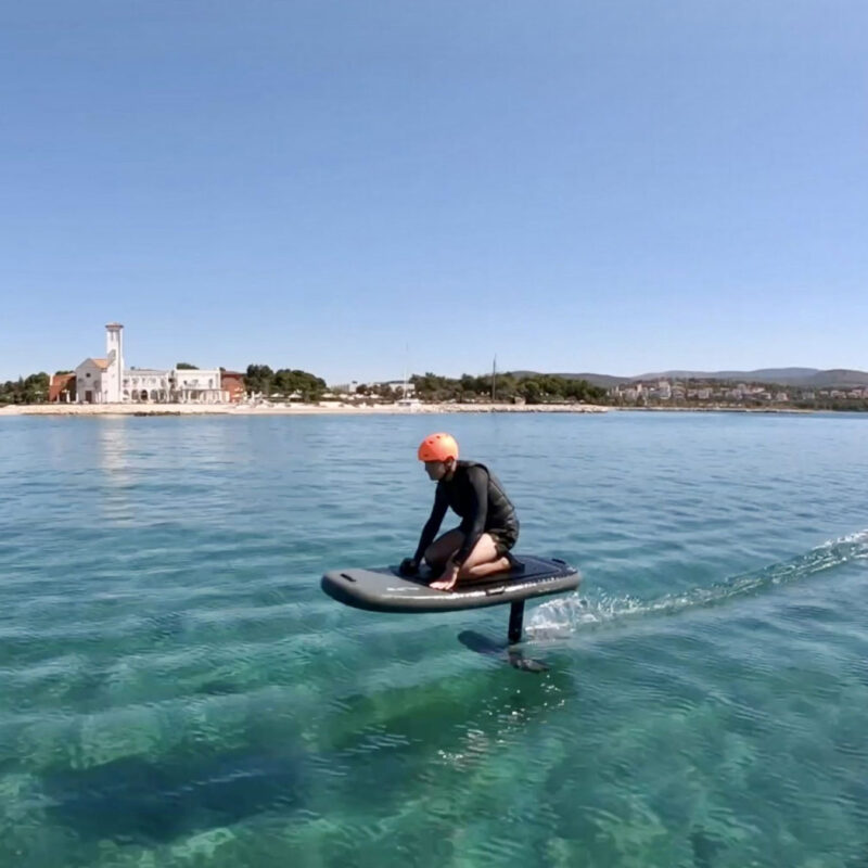 Gost leti na eFoilu po prvi put Windrose Amadria park Sibenik